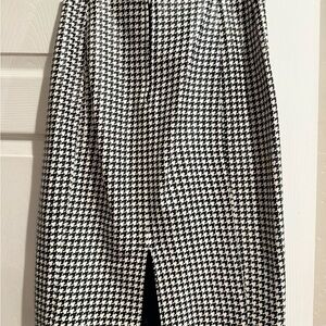 Classic Houndstooth Pencil Skirt - Black & White